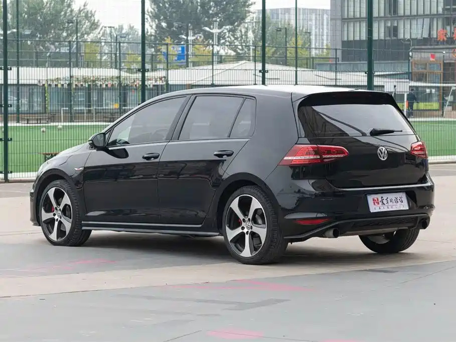 VOLKSWAGEN GOLF GTI 2016