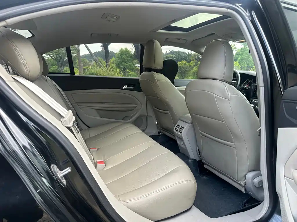 PEUGEOT 408 2014