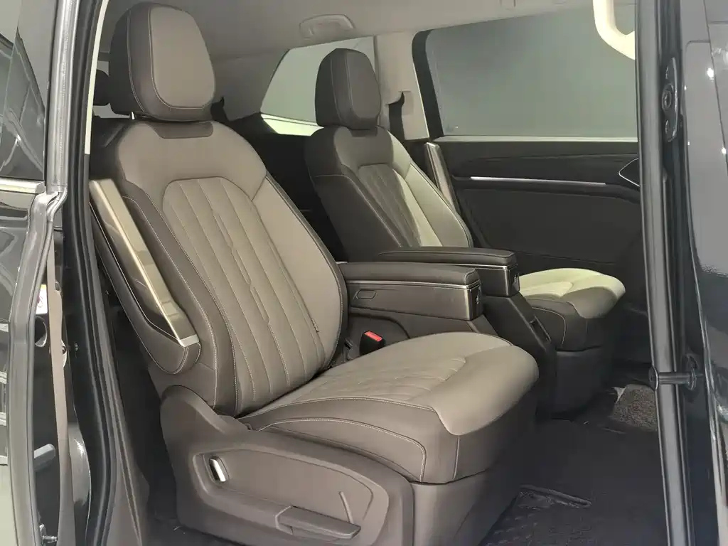 VOLKSWAGEN VILORAN 2023
