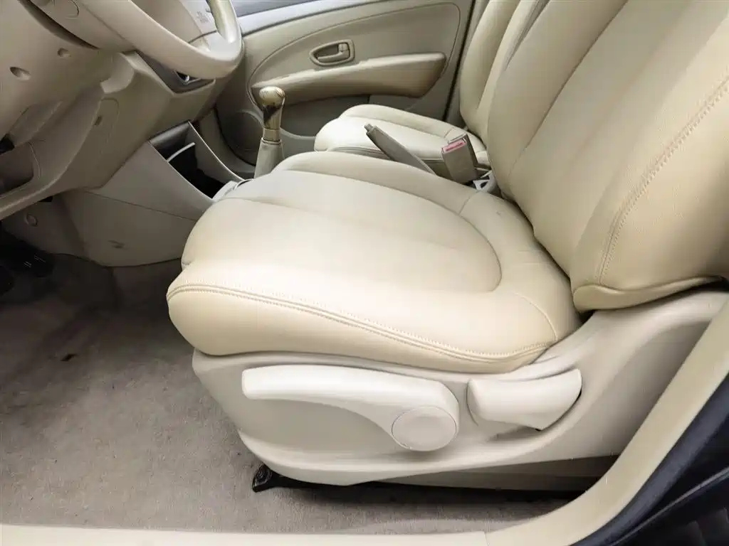 NISSAN SYLPHY 2015