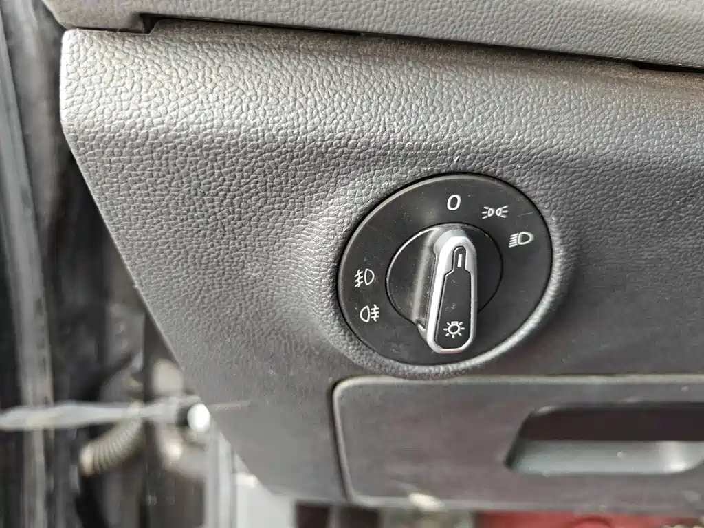 VOLKSWAGEN SAGITAR 2019
