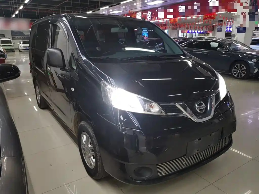 NISSAN NV200 2019