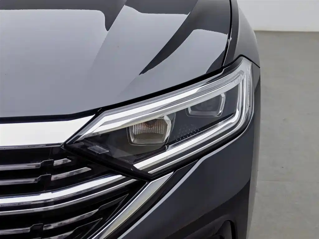 VOLKSWAGEN SAGITAR 2023
