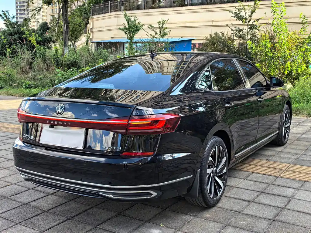 VOLKSWAGEN PASSAT 2021