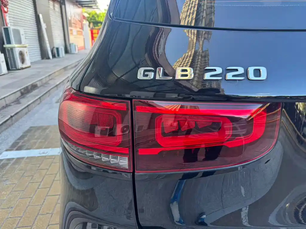 MERCEDES BENZ GLB 2023