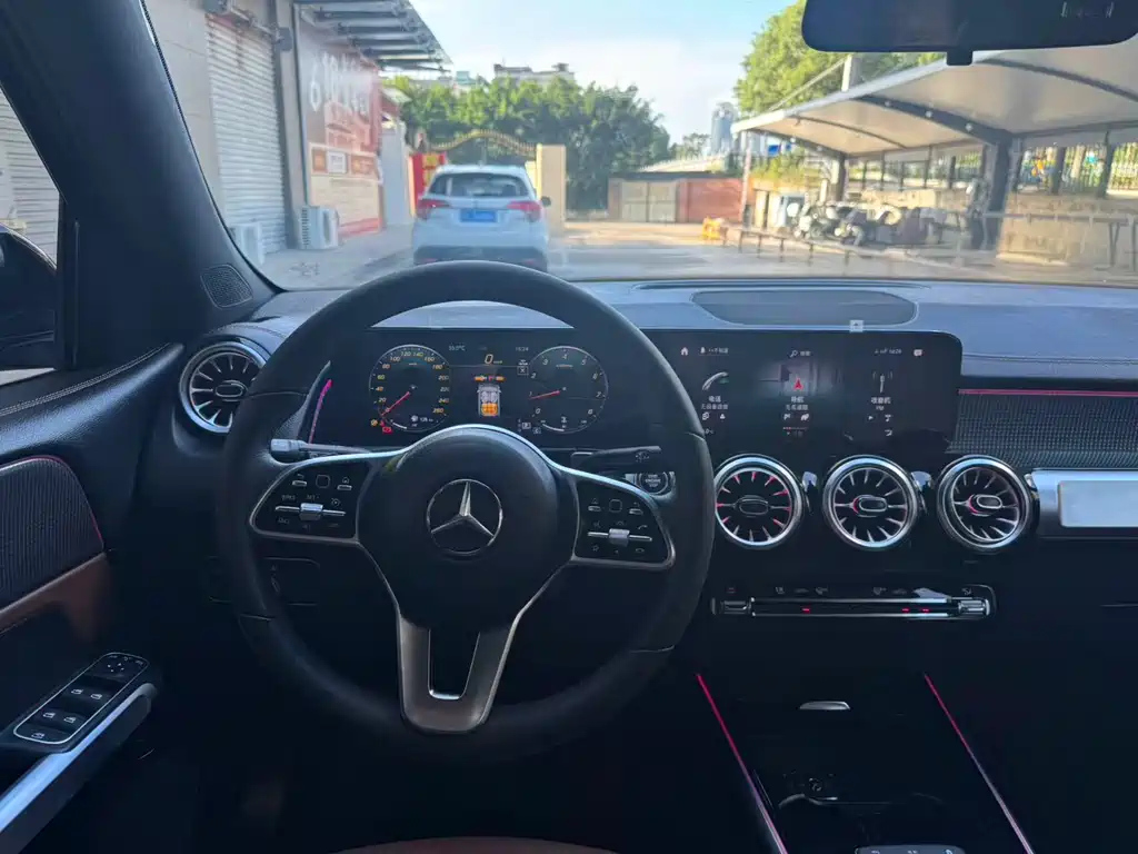 MERCEDES BENZ GLB 2023