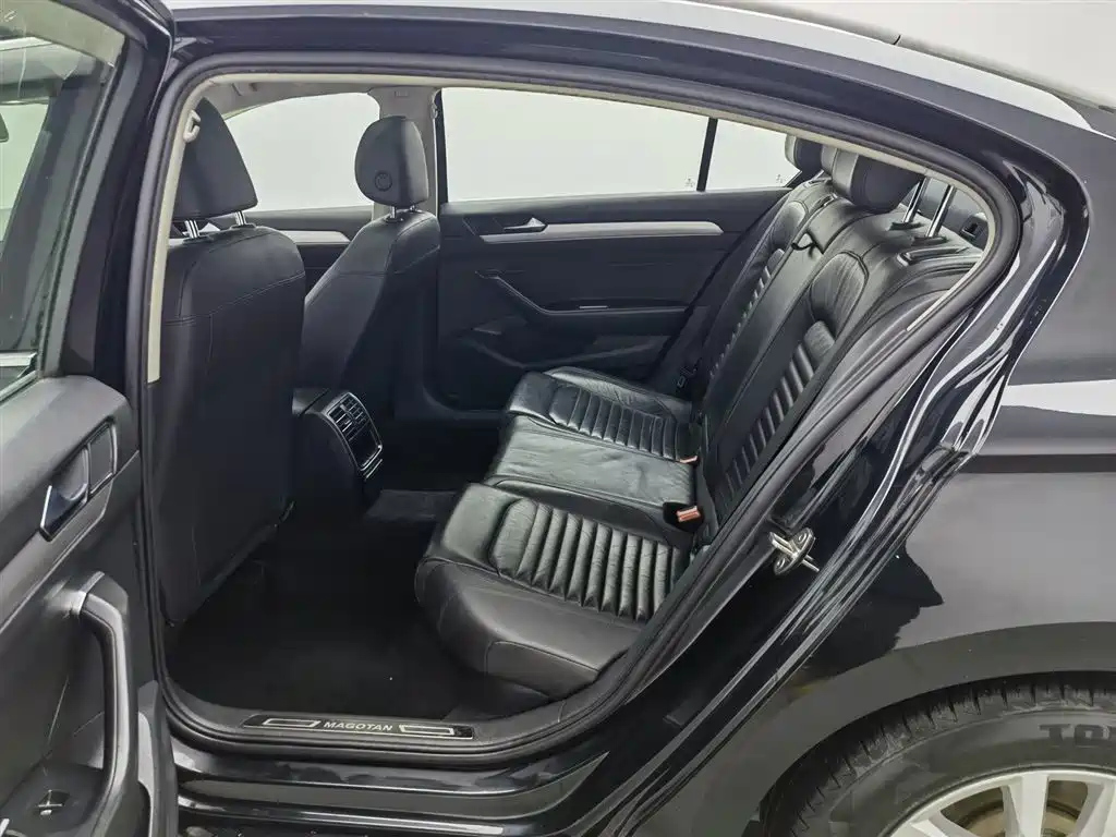 VOLKSWAGEN MAGOTAN 2018