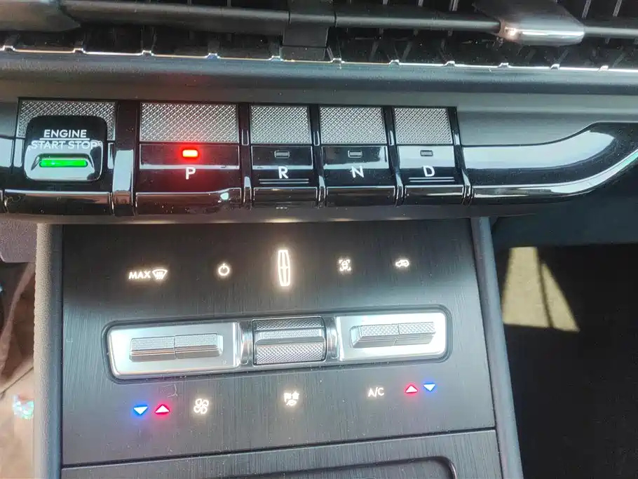 LINCOLN ADVENTURER 2025