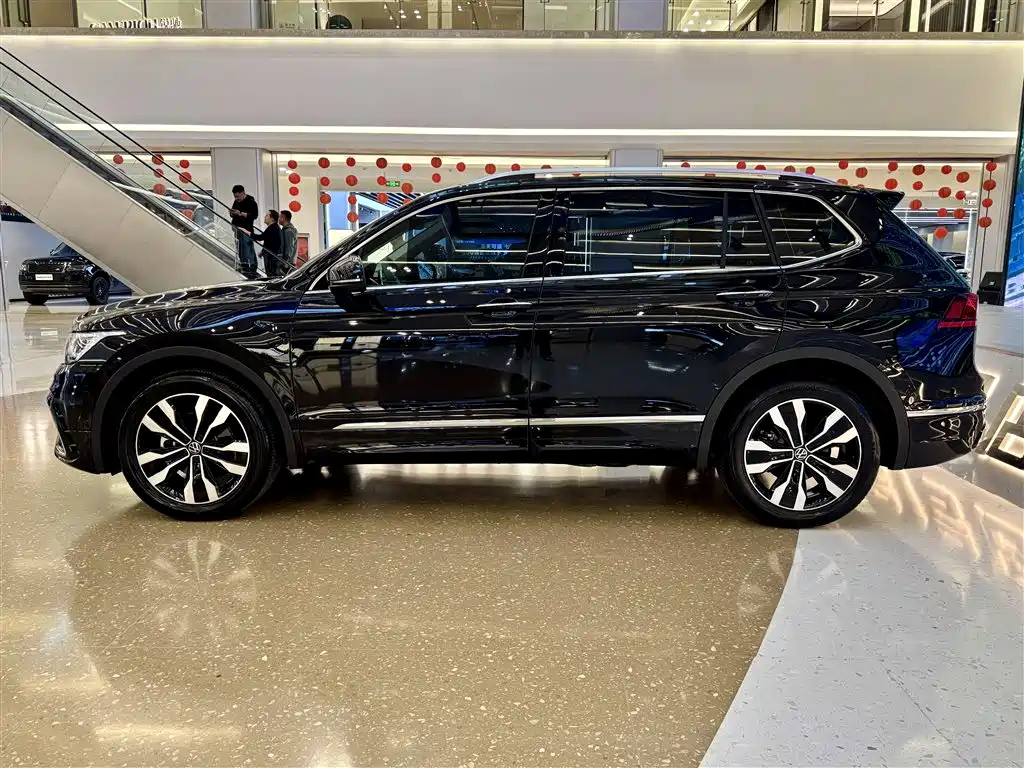 VOLKSWAGEN TIGUAN L 2024