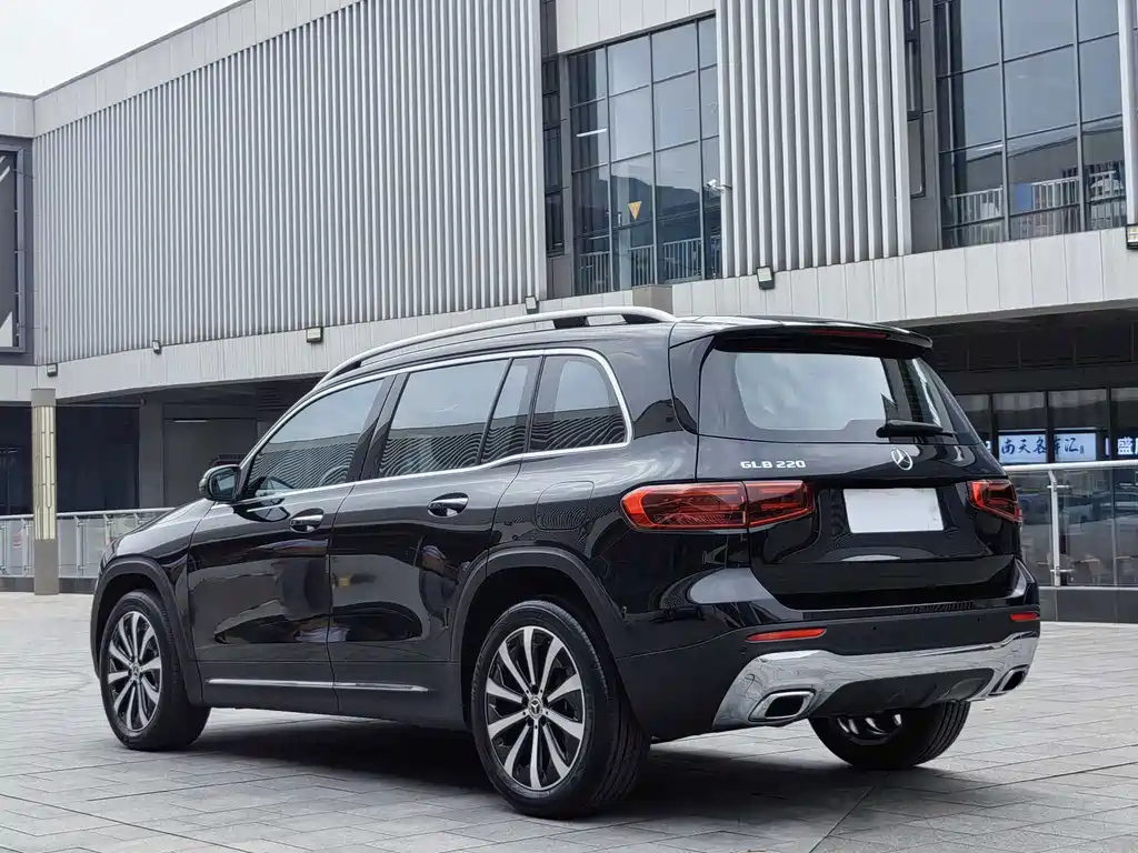 MERCEDES BENZ GLB 2023