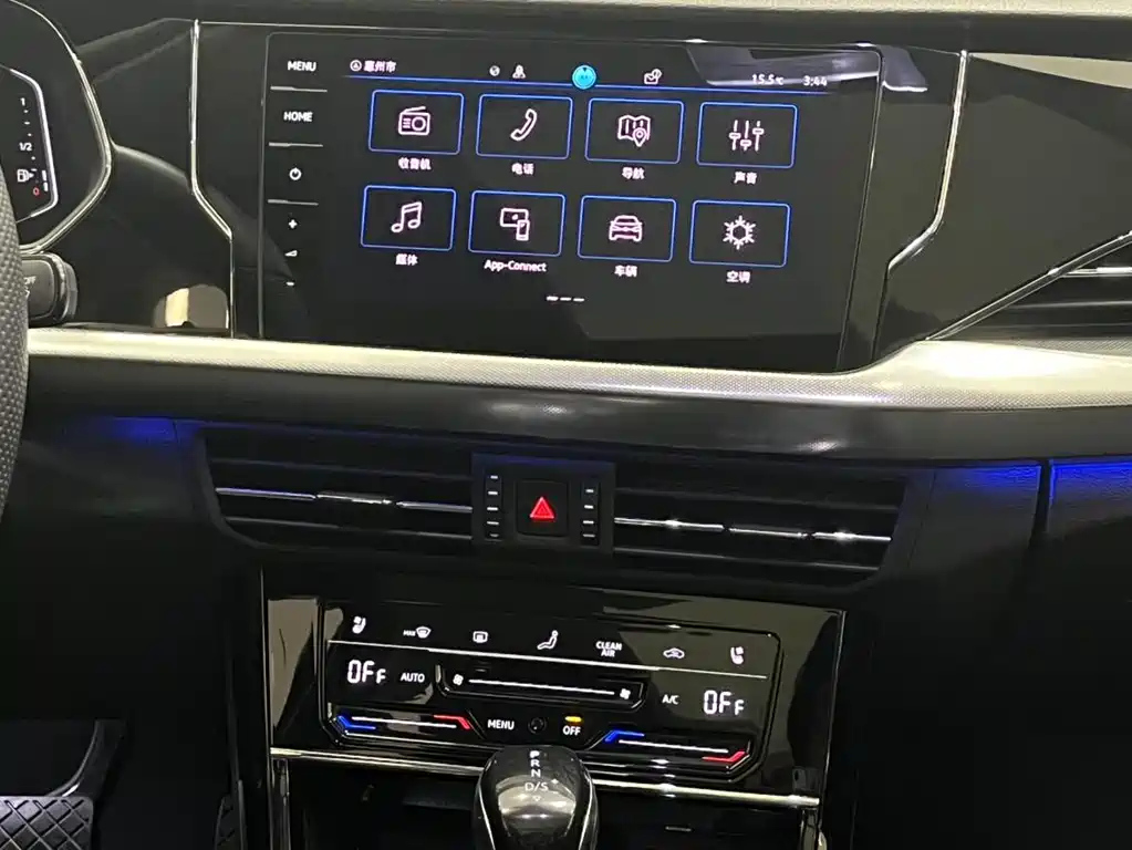 VOLKSWAGEN PASSAT 2024