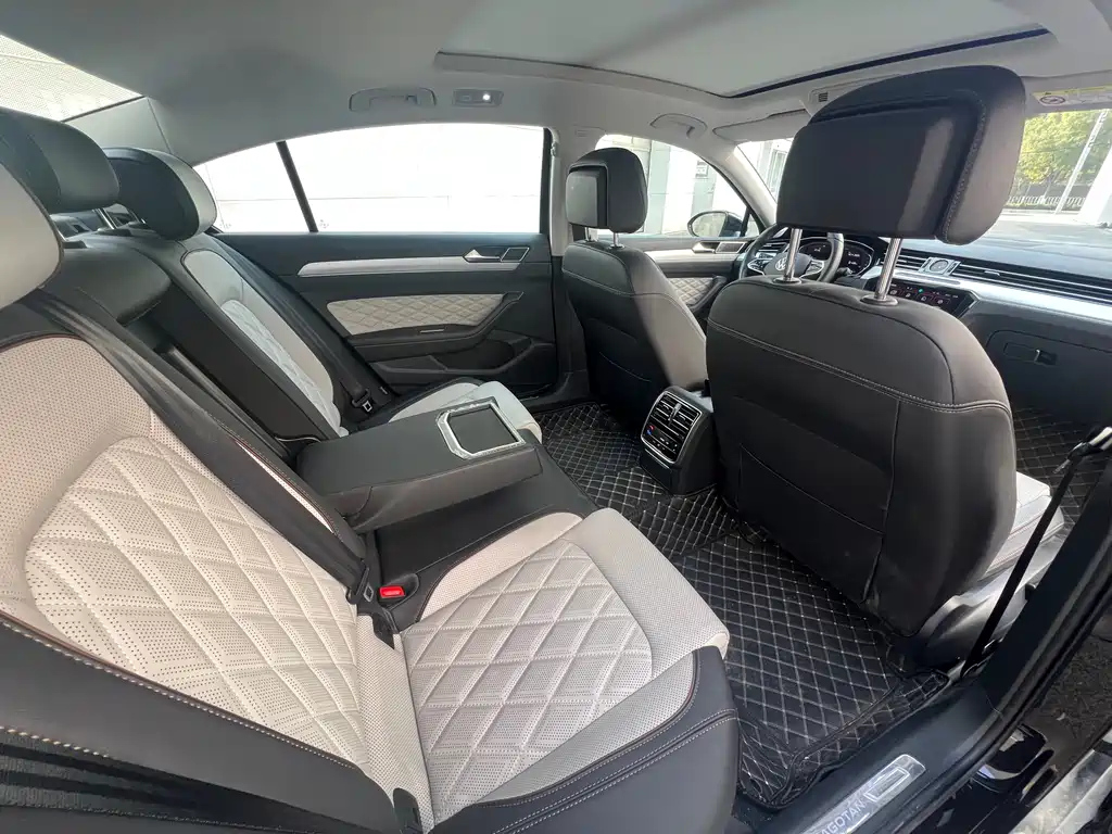 VOLKSWAGEN MAGOTAN 2022