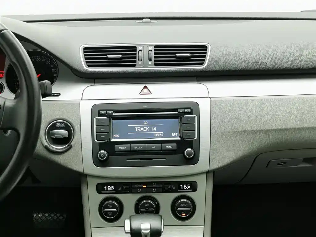 VOLKSWAGEN MAGOTAN 2011