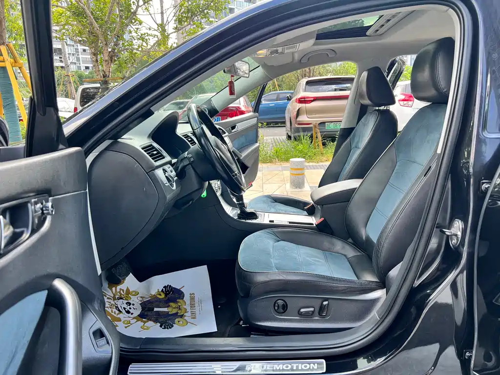 VOLKSWAGEN PASSAT 2014