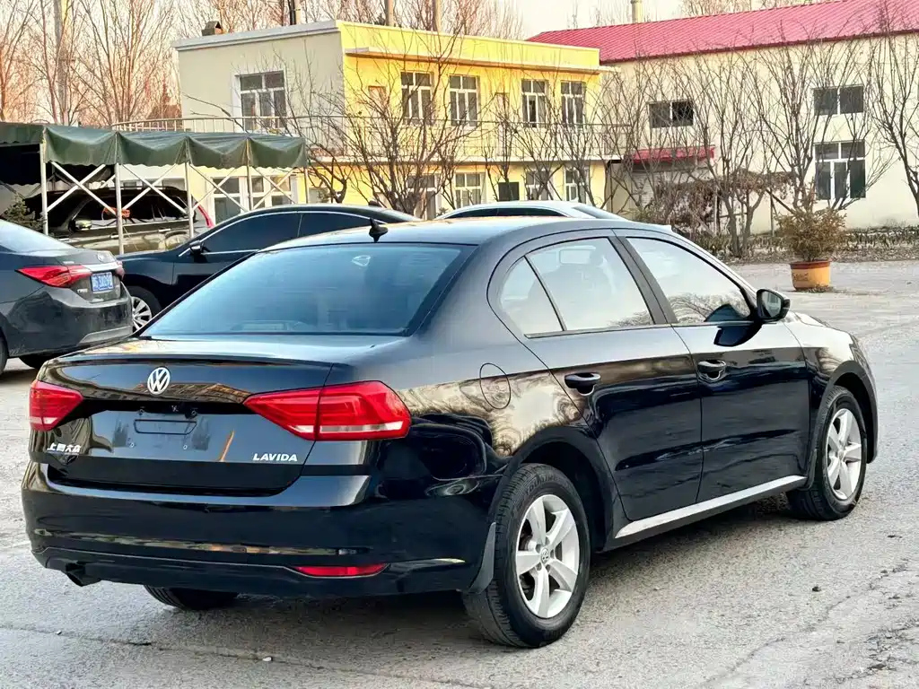 VOLKSWAGEN LAVIDA 2016