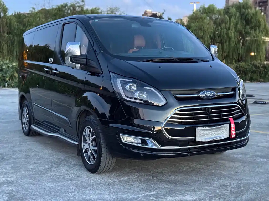 FORD TOUREO 2017