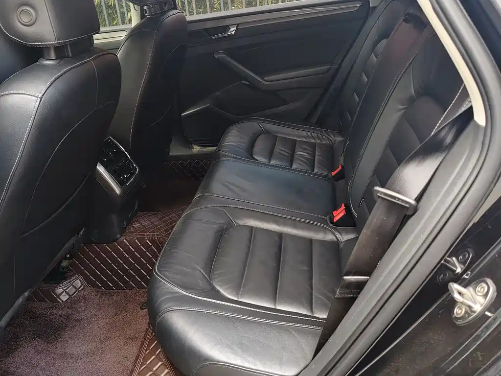 VOLKSWAGEN PASSAT 2017