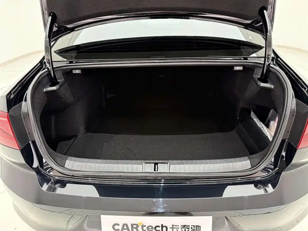 VOLKSWAGEN MAGOTAN 2023