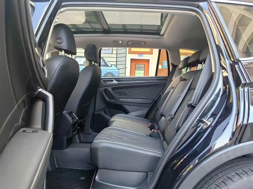 VOLKSWAGEN TIGUAN L 2022