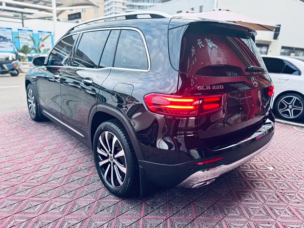 MERCEDES BENZ GLB 2024