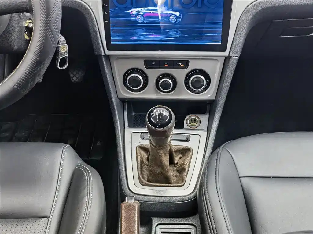 VOLKSWAGEN LAVIDA 2013