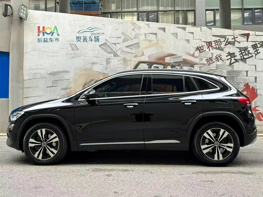 MERCEDES BENZ GLA 2023