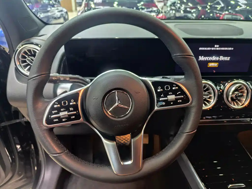 MERCEDES BENZ GLB 2023