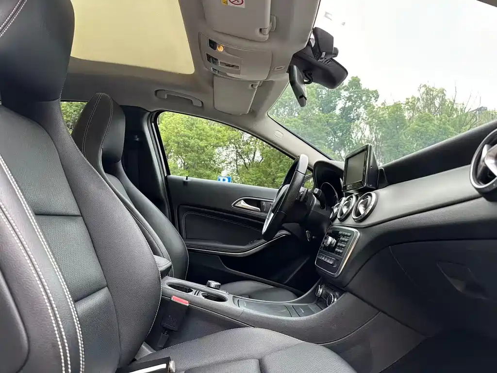 MERCEDES BENZ GLA 2015