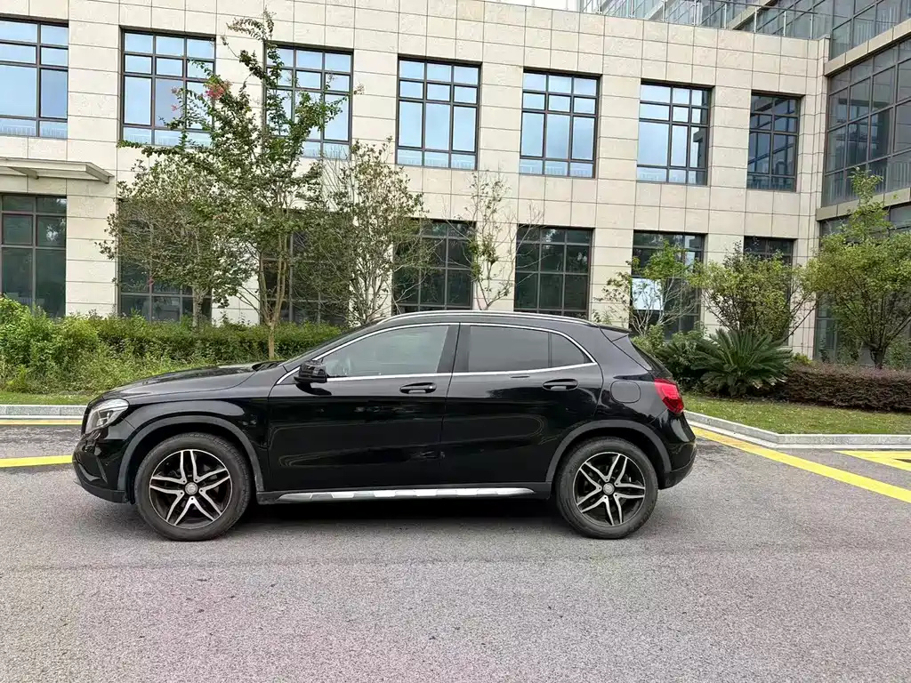 MERCEDES BENZ GLA 2015