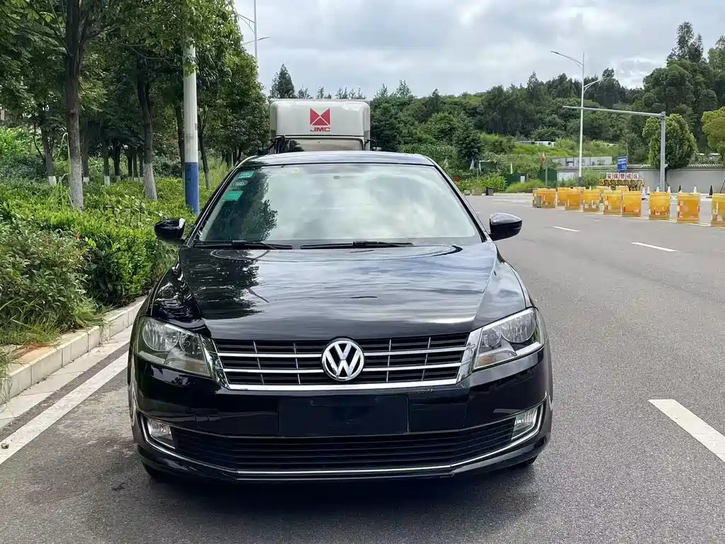 VOLKSWAGEN LAVIDA 2013