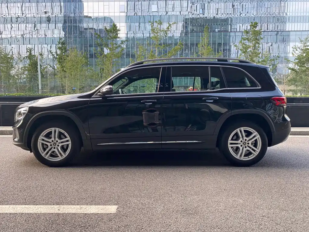 MERCEDES BENZ GLB 2023