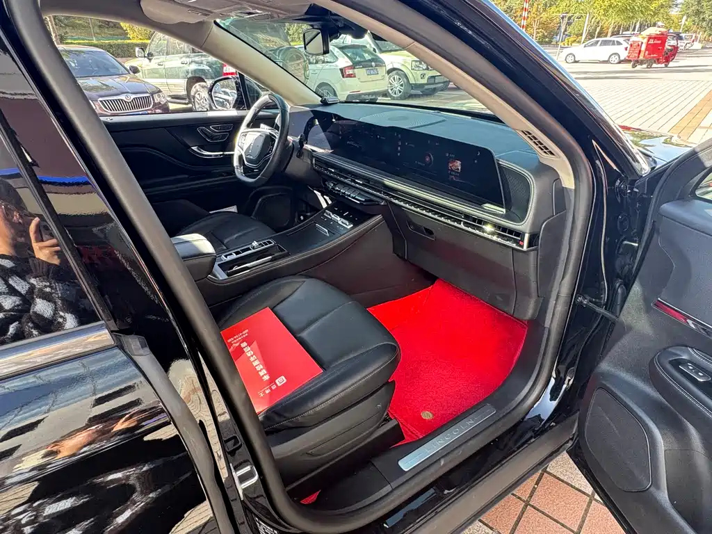 LINCOLN ADVENTURER 2024