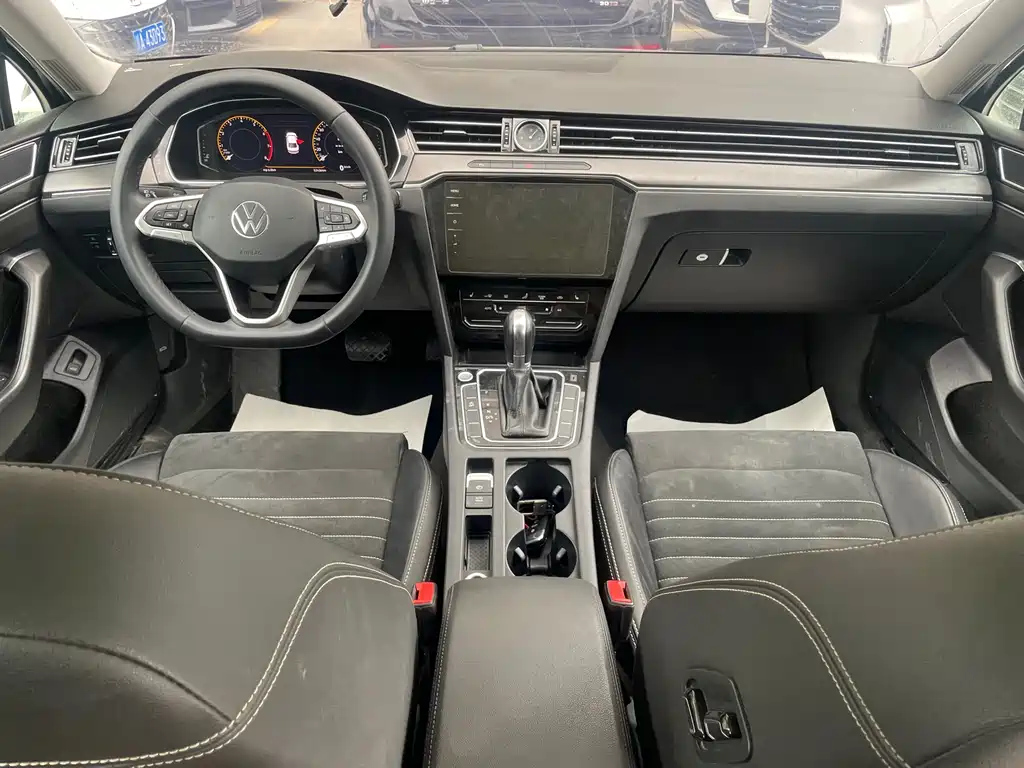 VOLKSWAGEN MAGOTAN 2020