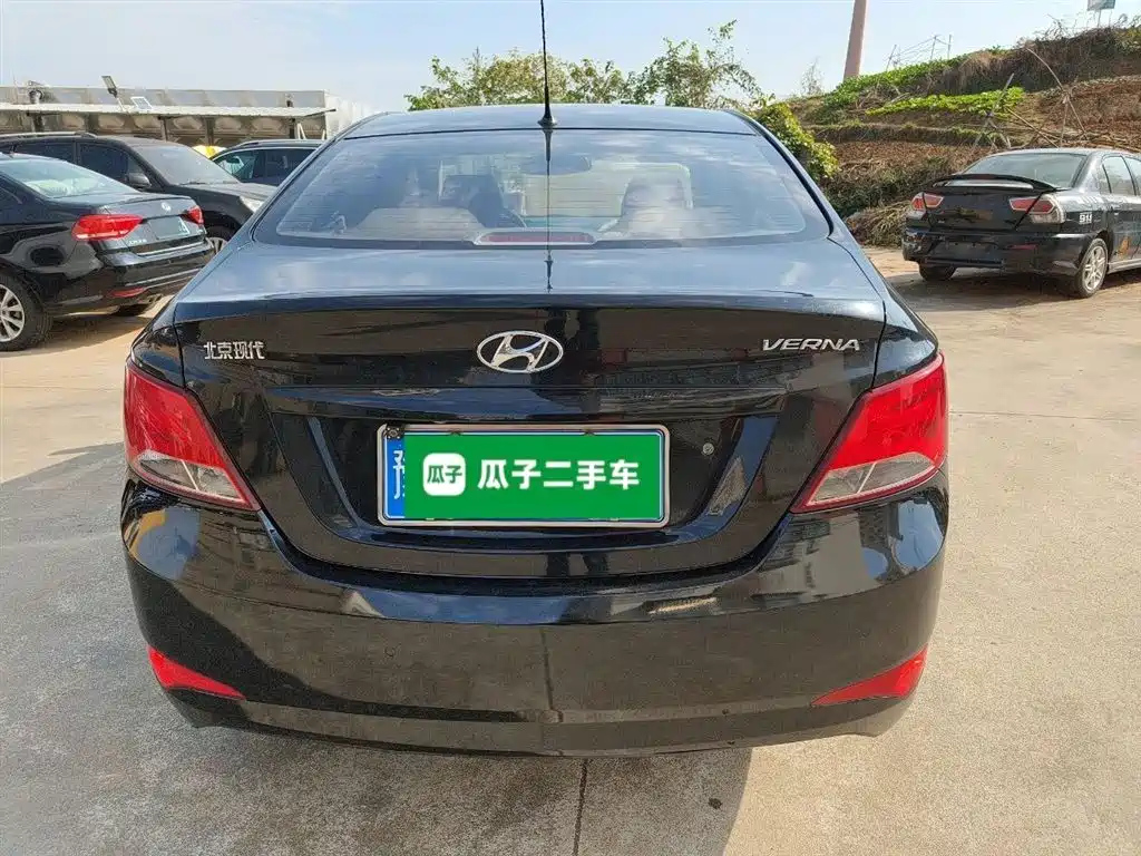 HYUNDAI SOLARIS 2016