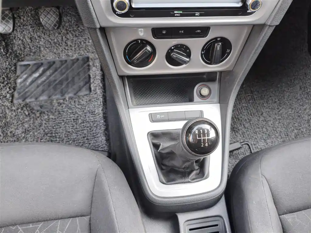 VOLKSWAGEN LAVIDA 2013