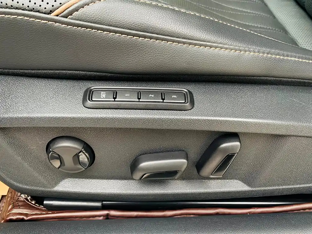 VOLKSWAGEN PASSAT 2020