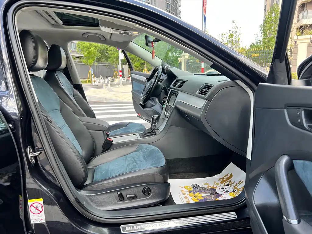 VOLKSWAGEN PASSAT 2014