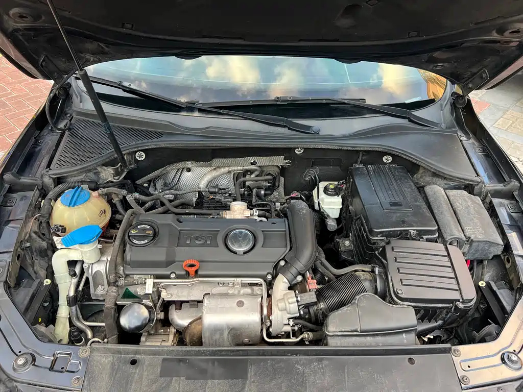 VOLKSWAGEN PASSAT 2011