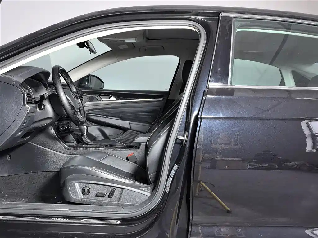 VOLKSWAGEN PASSAT 2019