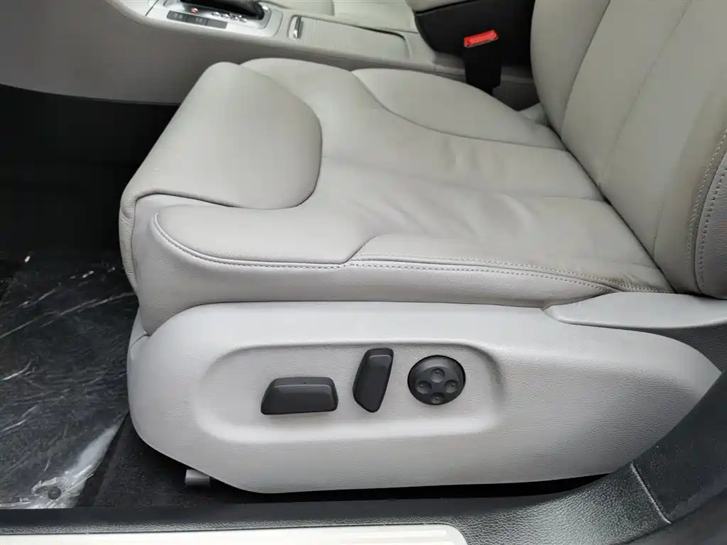 VOLKSWAGEN MAGOTAN 2011