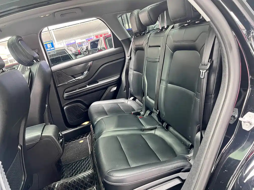 LINCOLN ADVENTURER 2020