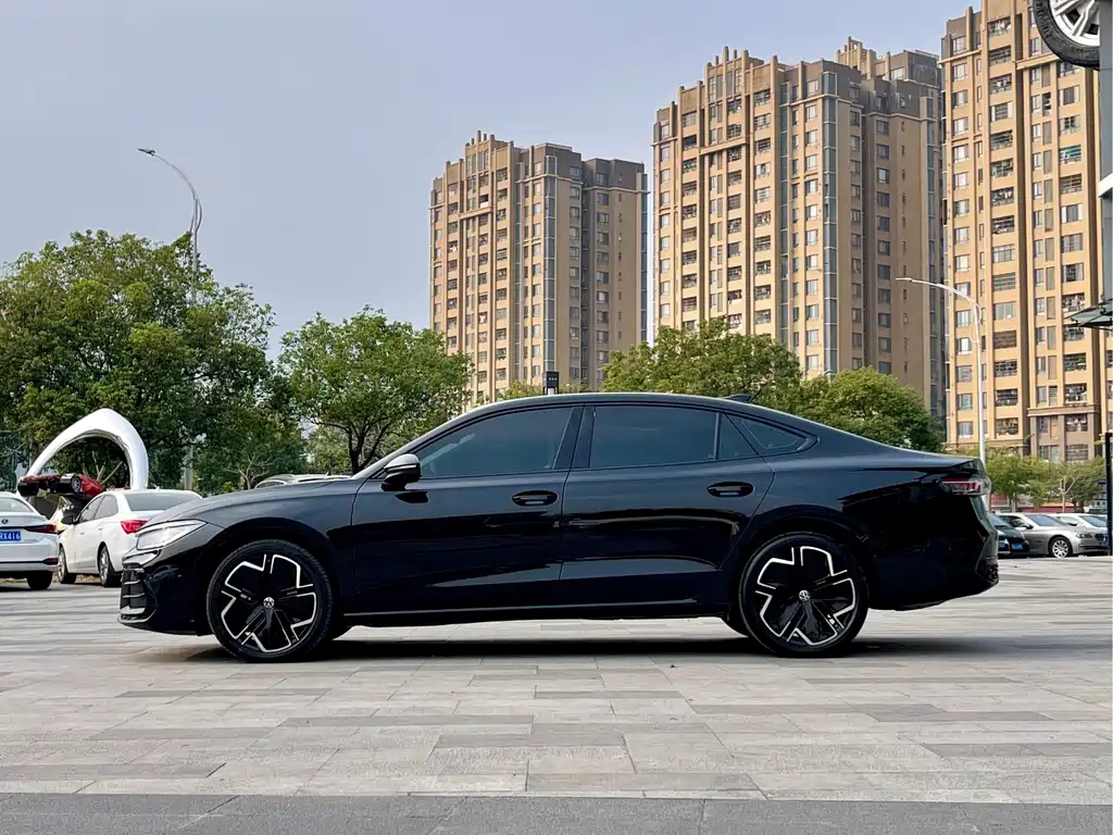 VOLKSWAGEN PASSAT 2025