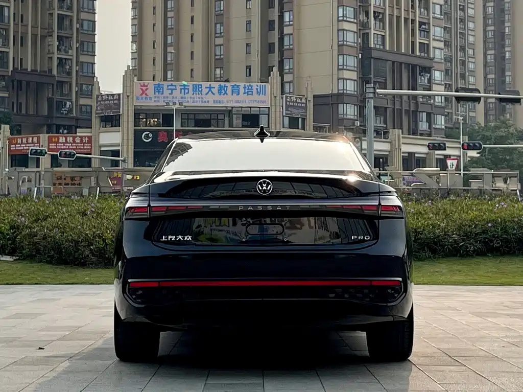 VOLKSWAGEN PASSAT 2025