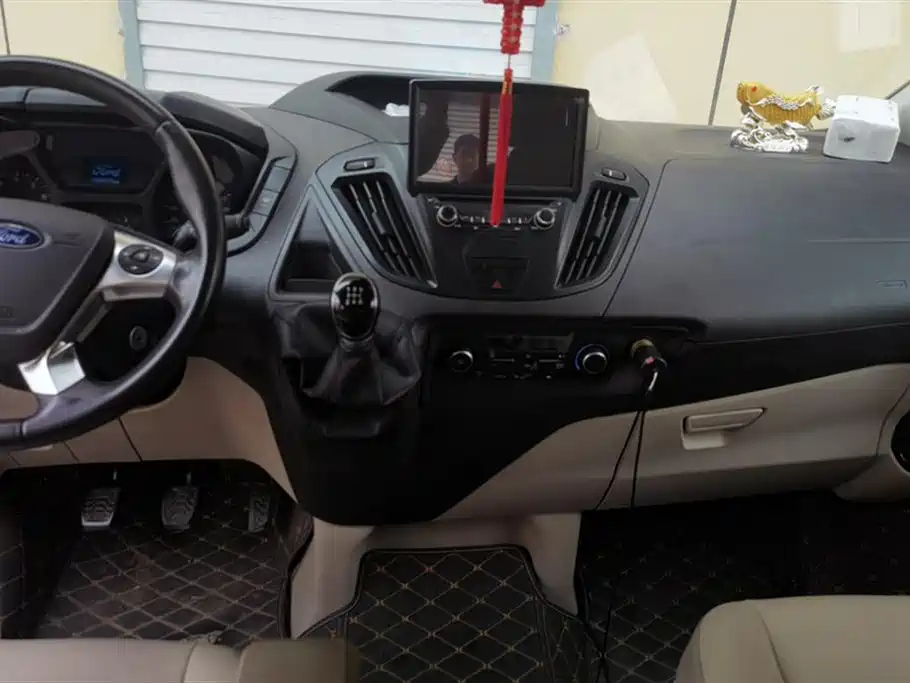 FORD TOUREO 2016
