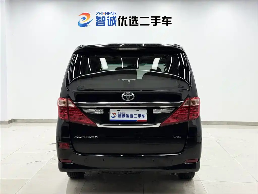 TOYOTA ALPHARD 2013