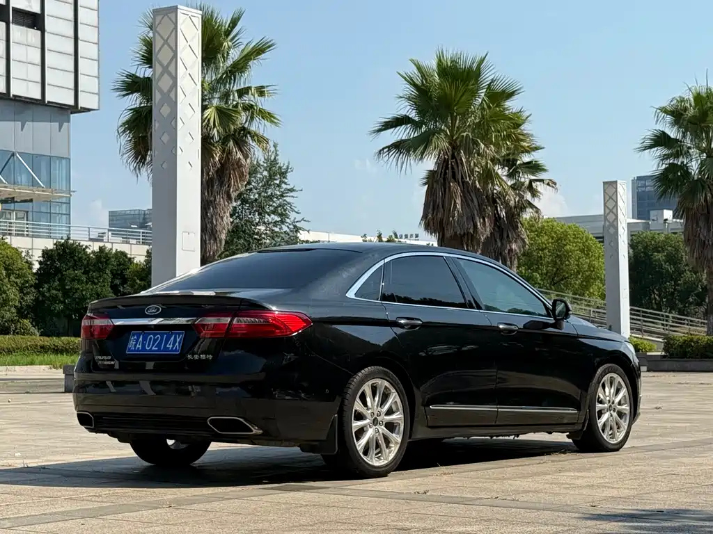 FORD TAURUS 2015