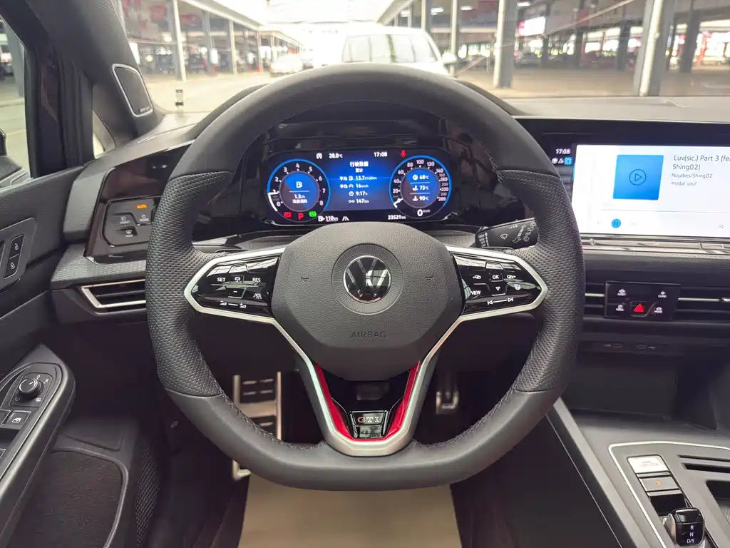 VOLKSWAGEN GOLF GTI 2021