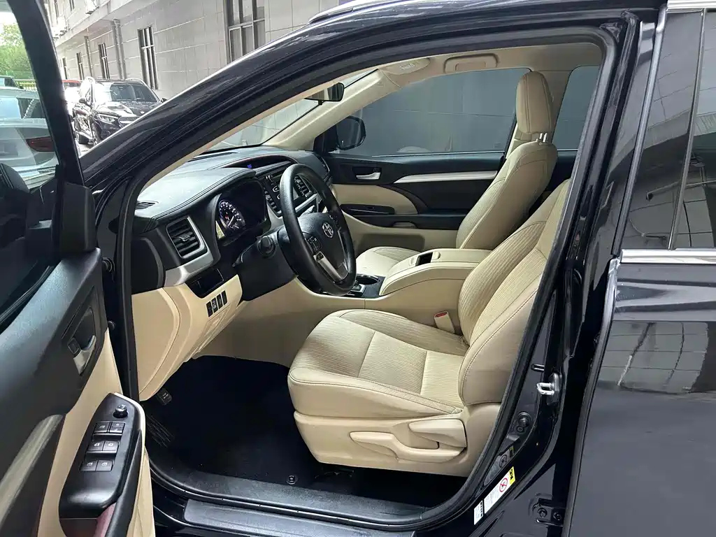 TOYOTA HIGHLANDER 2016