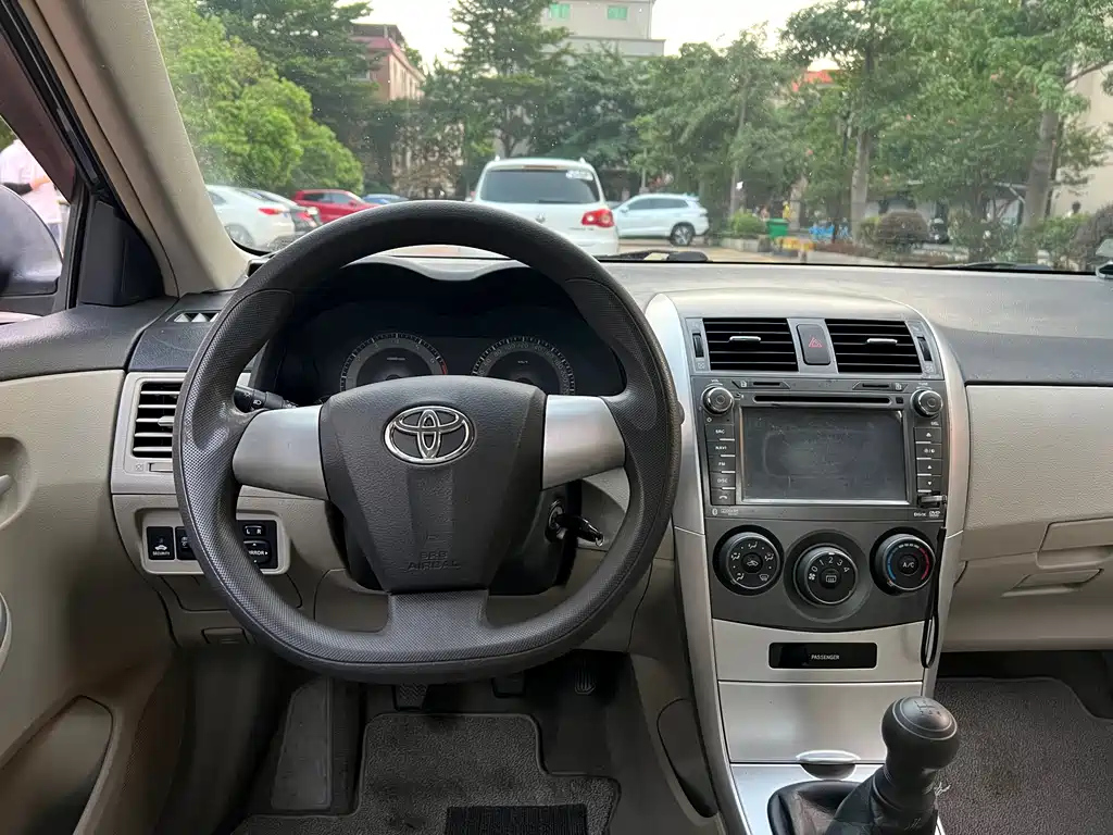 TOYOTA COROLLA 2012