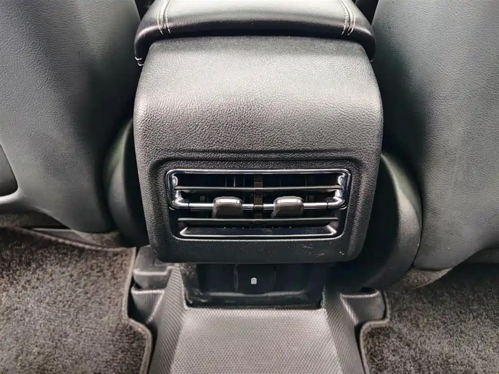 LINCOLN ADVENTURER 2022